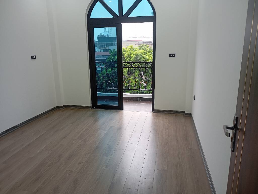 nhà phố Lý Sơn 75m 5 Tầng thang máy chỉ hơn 11 tỷ
