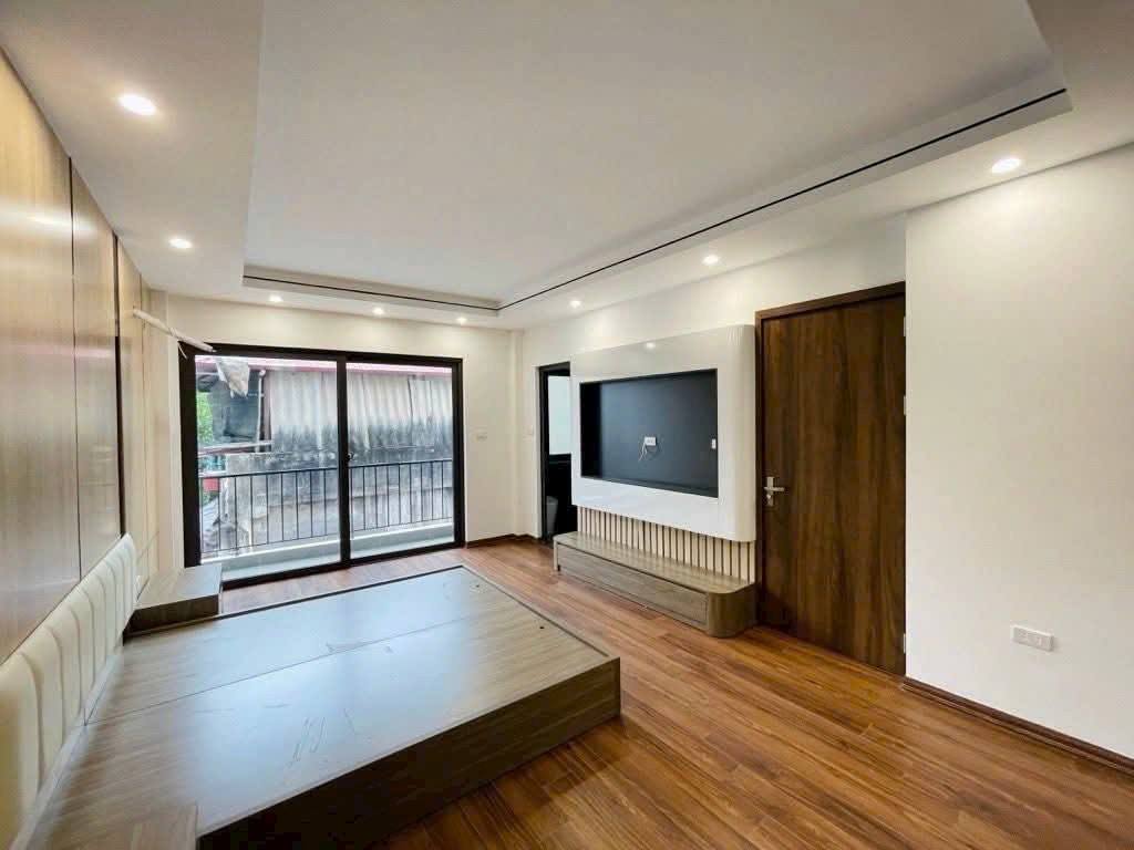 Nhà mới tinh - Việt Hưng - 41m2 - 5 tầng thang máy