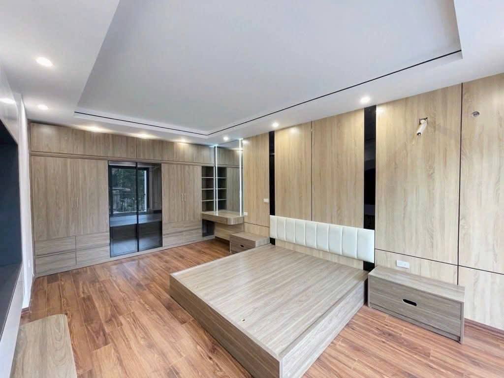 Nhà mới tinh - Việt Hưng - 41m2 - 5 tầng thang máy