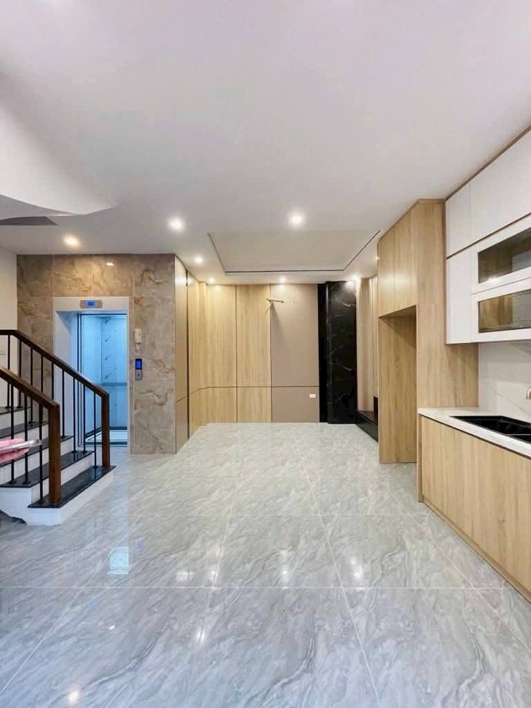 Nhà mới tinh - Việt Hưng - 41m2 - 5 tầng thang máy