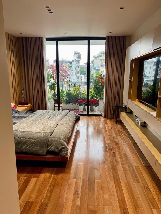 Nhà view hồ, 8 tầng thang máy, 48m giá 22 tỷ
