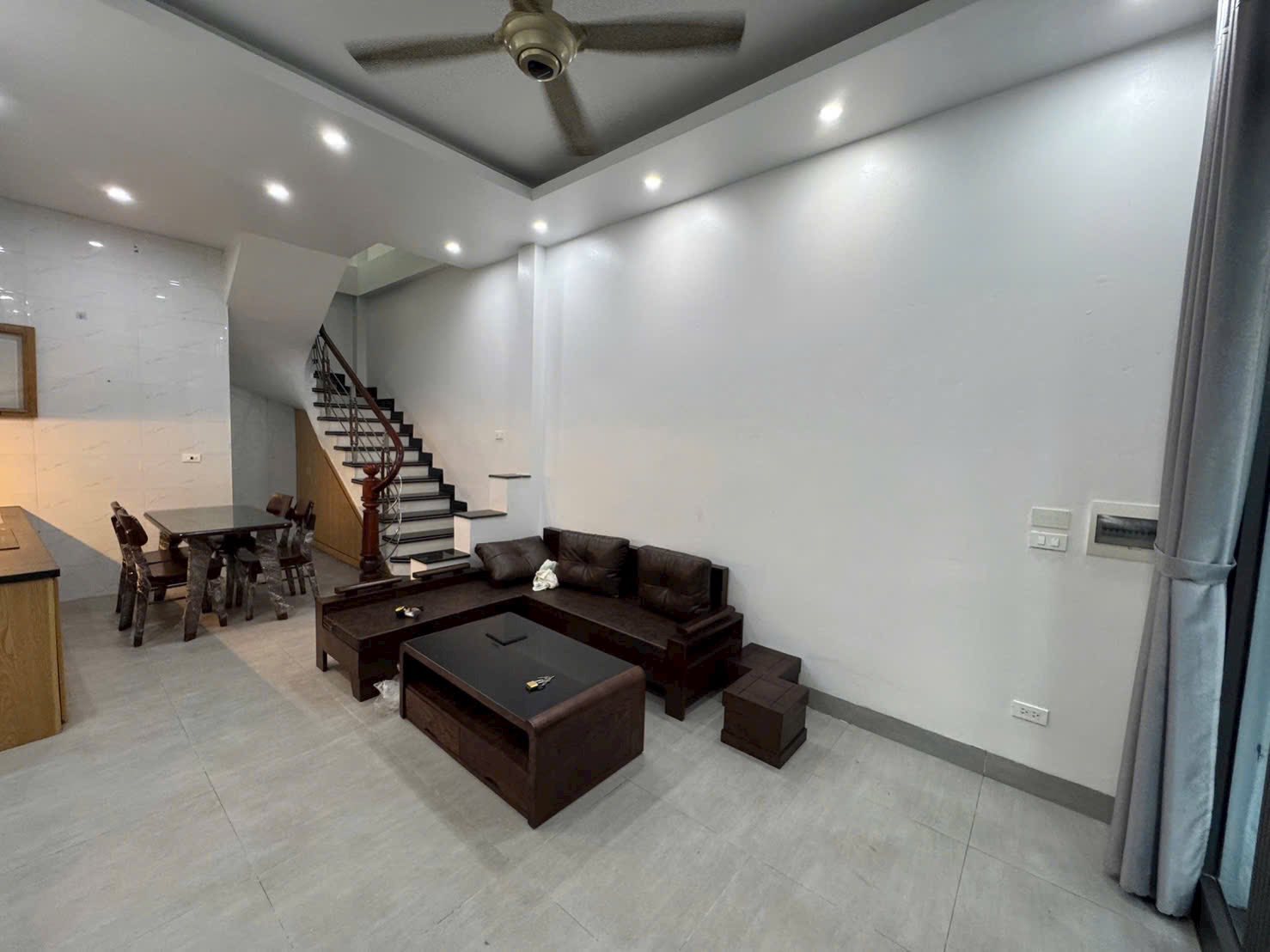 Nhà Việt Hưng 30m x 5 tầng, chủ hạ chào 350 trđ, giá mới chỉ còn 7,65 tỷđ