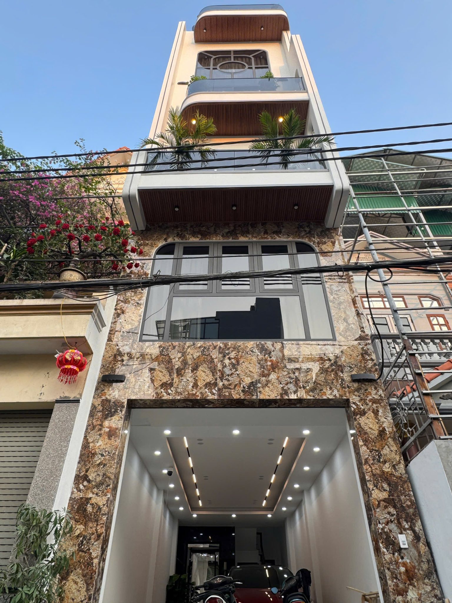 NHÀ PHỐ TRẠM - LONG BIÊN - 7 TẦNG THANG MÁY - Ô TÔ TRÁNH - VỪA Ở VỪA KINH DOANH