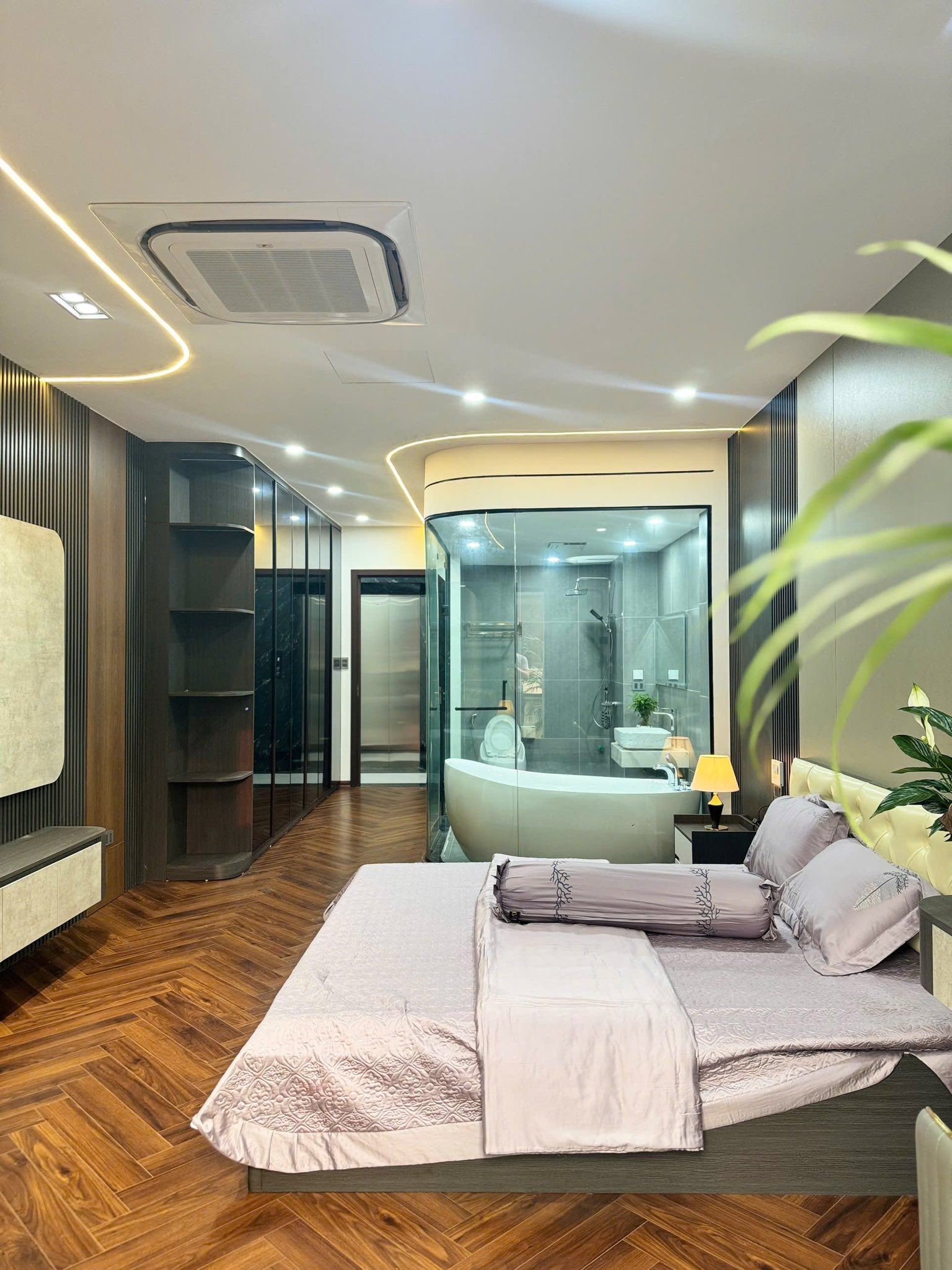 NHÀ PHỐ TRẠM - LONG BIÊN - 7 TẦNG THANG MÁY - Ô TÔ TRÁNH - VỪA Ở VỪA KINH DOANH
