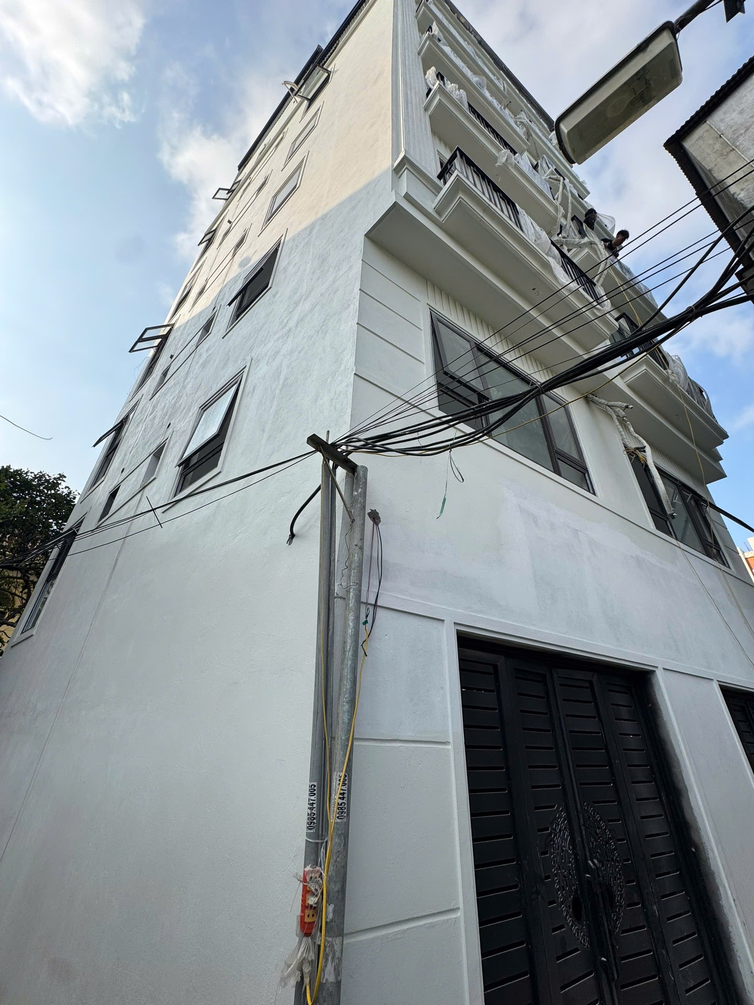 Chung cư Mini, Ngõ 206 Cổ Linh, 100m 8 Tầng, 26 phòng, giá 24,5 tỷ