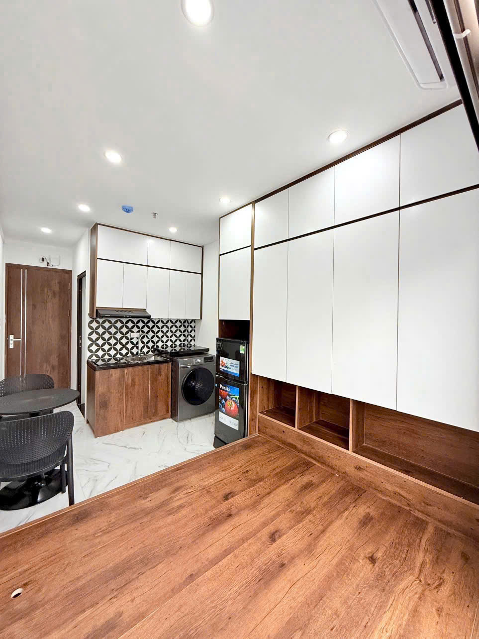 Chung cư Mini, Ngõ 206 Cổ Linh, 100m 8 Tầng, 26 phòng, giá 24,5 tỷ