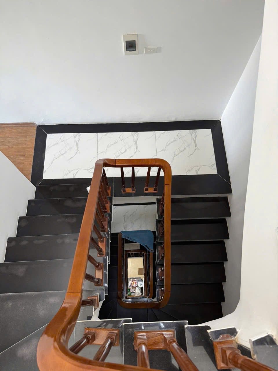 Thạch Bàn 32m2-5 tầng ngõ Ô TÔ  giá hơn 6 tỷ 